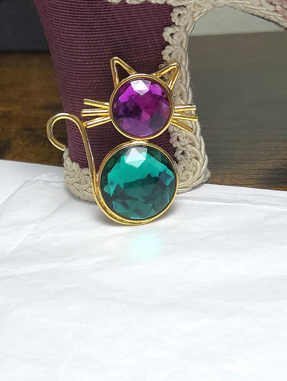 Vintage Purple & Green Acrylic Crystal Gold Tone Kitty Cat Brooch